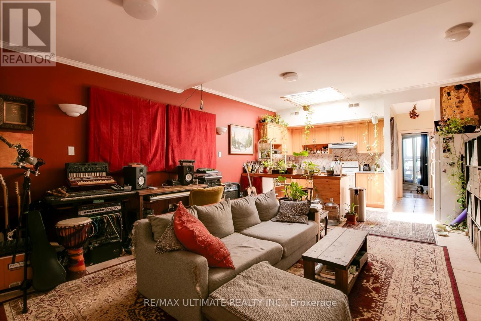 217 Ossington Avenue Property Photo 7