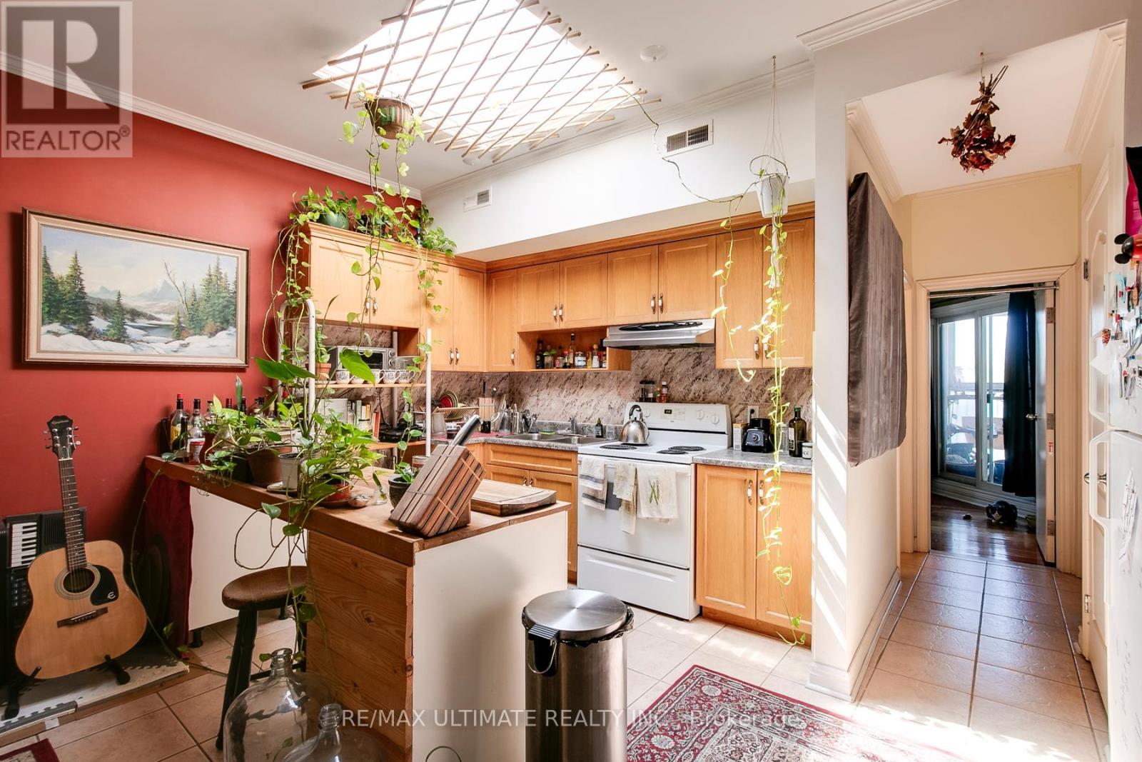 217 Ossington Avenue Property Photo 8