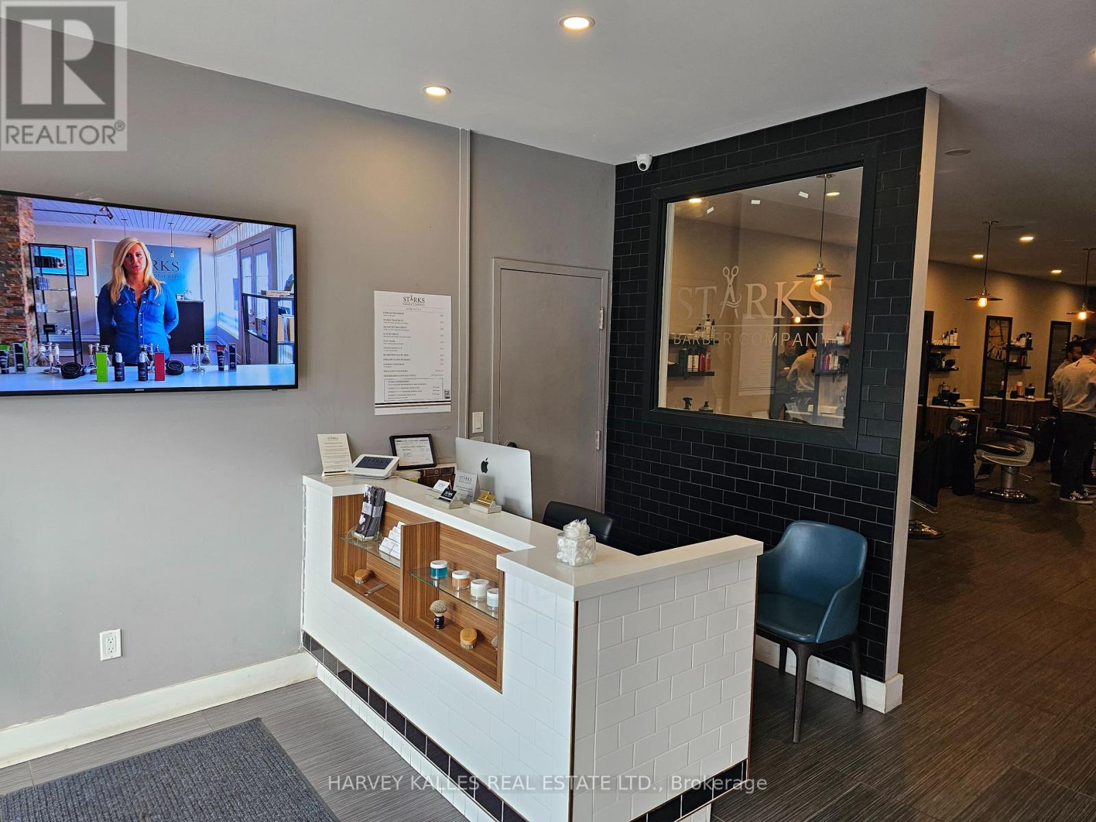 3285 Yonge Street Property Photo 6