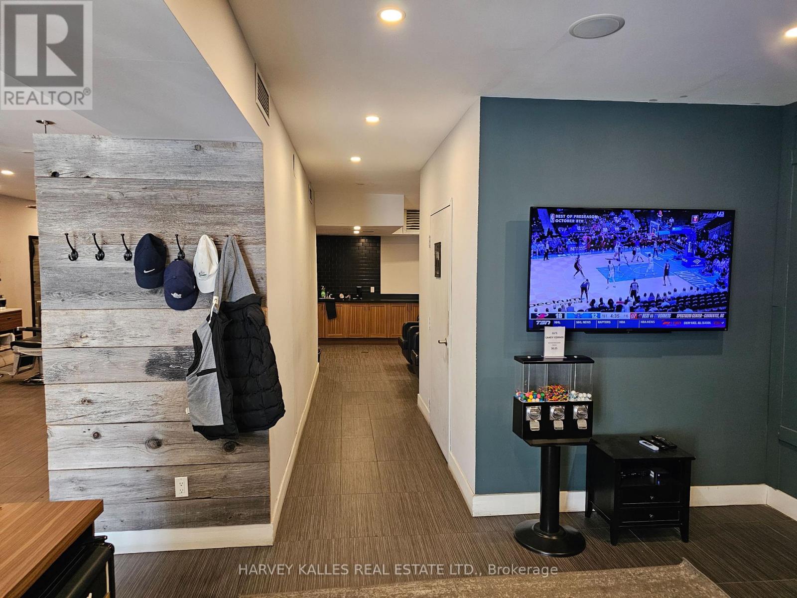 3285 Yonge Street Property Photo 13