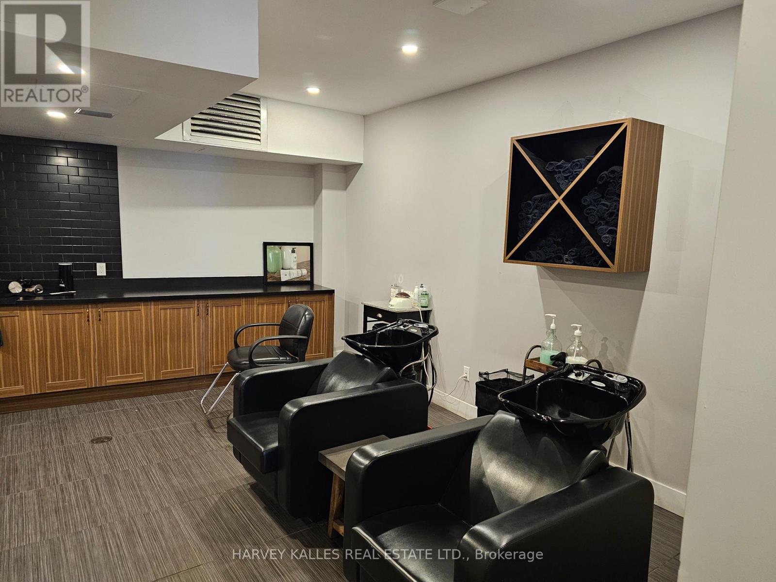 3285 Yonge Street Property Photo 16