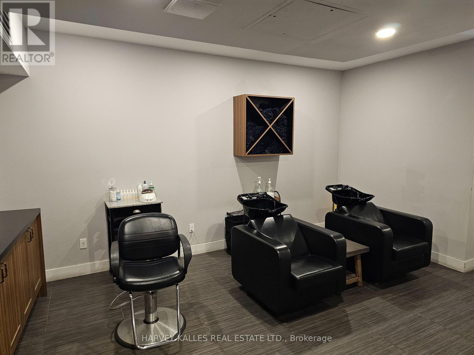 3285 Yonge Street Property Photo 17