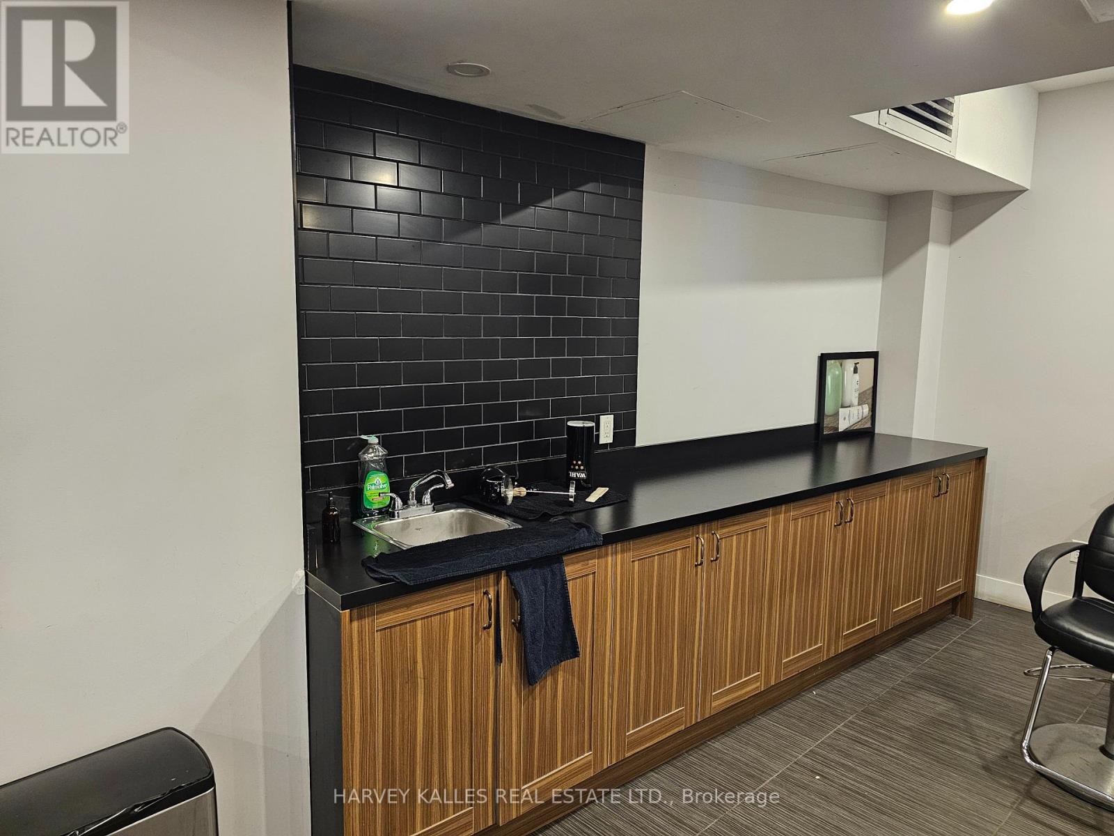 3285 Yonge Street Property Photo 18