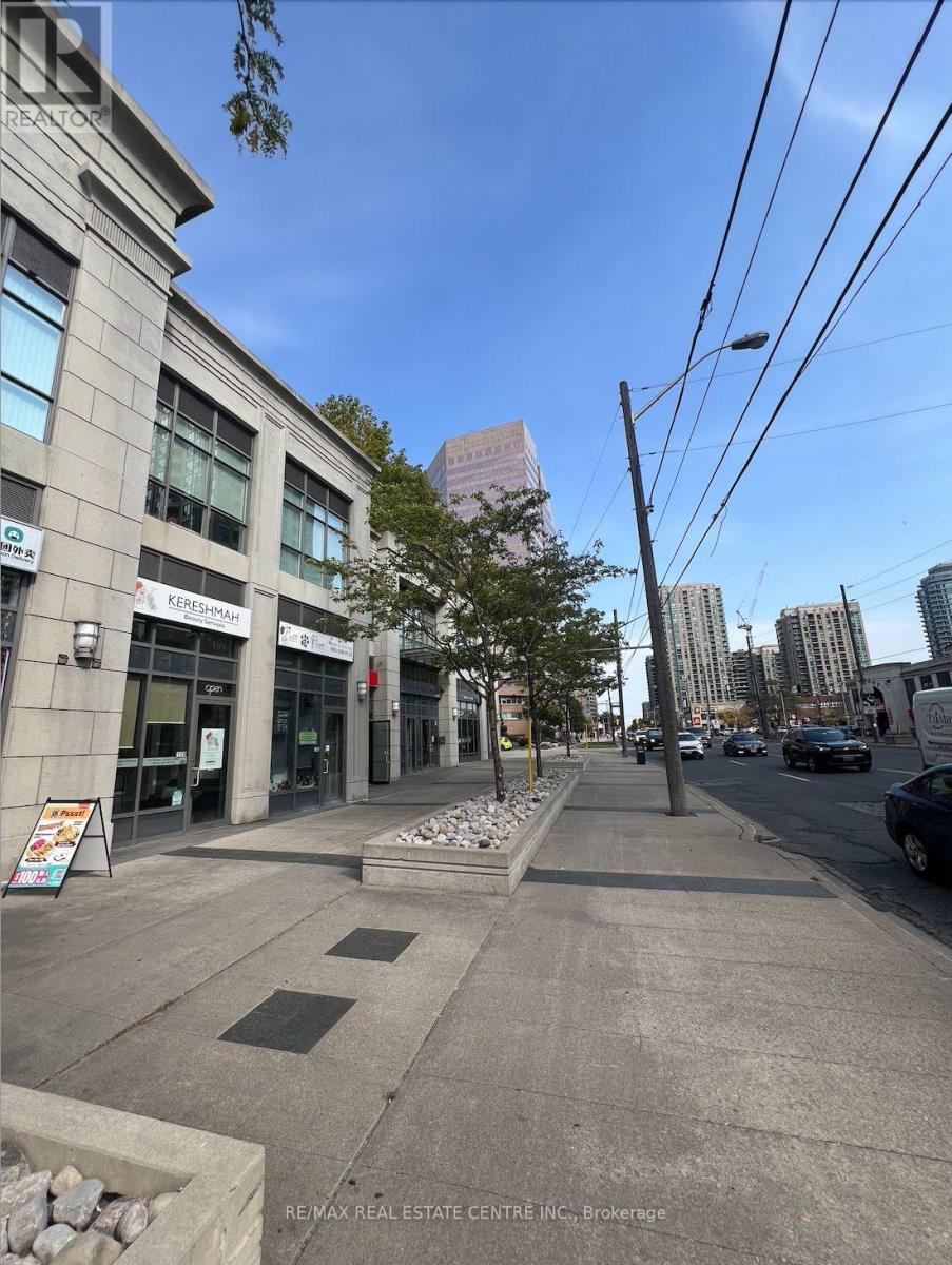 109 - 28 Finch Avenue W Property Photo 2