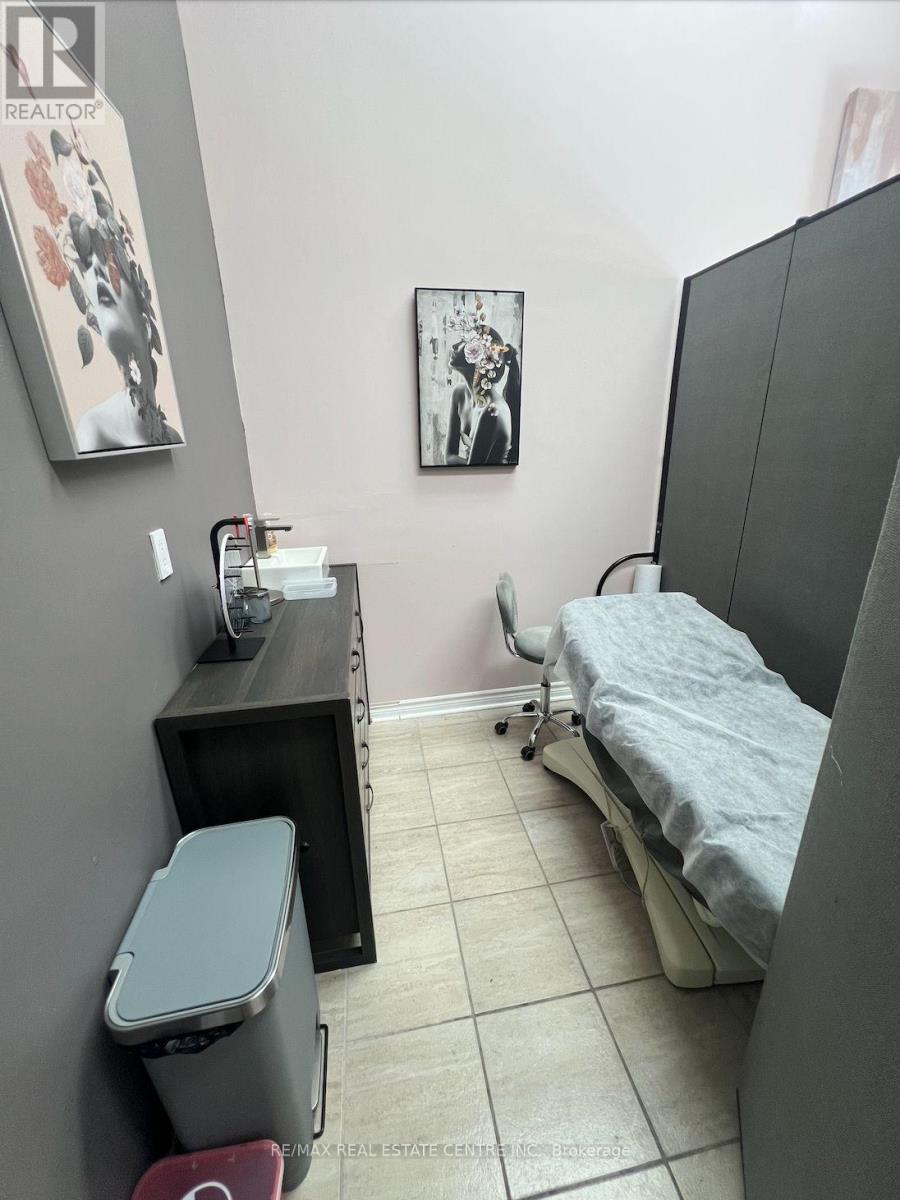 109 - 28 Finch Avenue W Property Photo 7