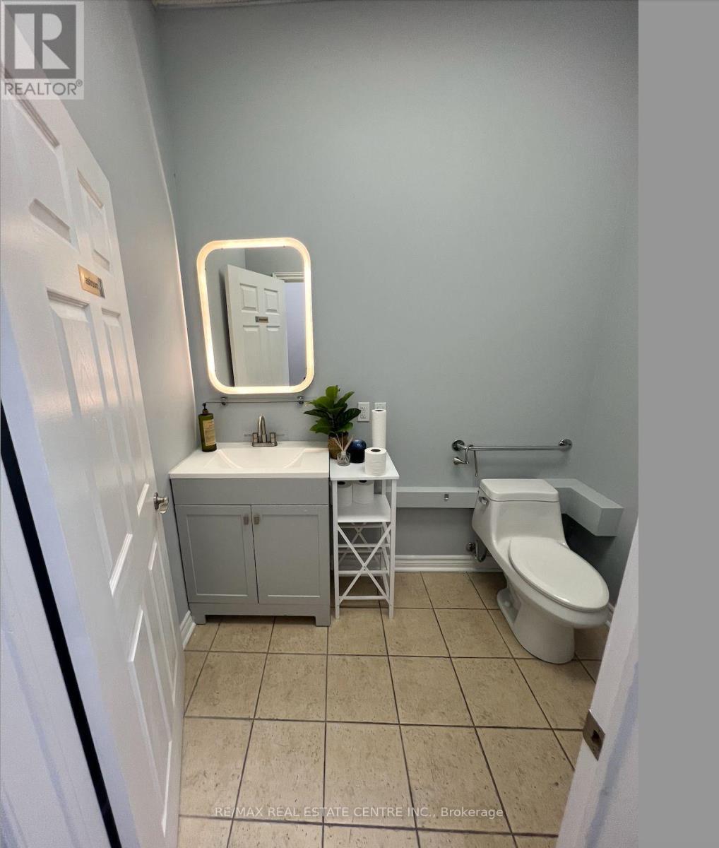109 - 28 Finch Avenue W Property Photo 9