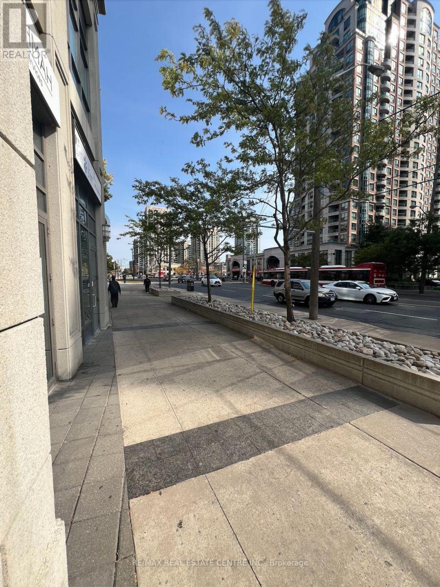 109 - 28 Finch Avenue W Property Photo 11