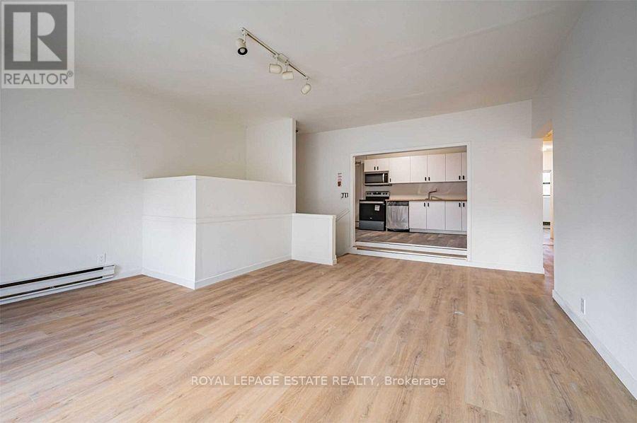154 Bathurst Street Property Photo 11