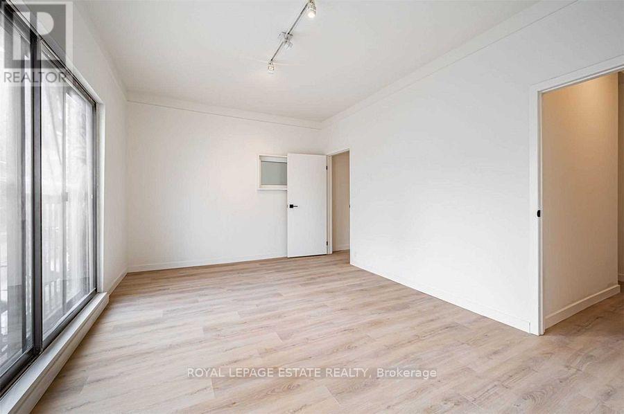 154 Bathurst Street Property Photo 12