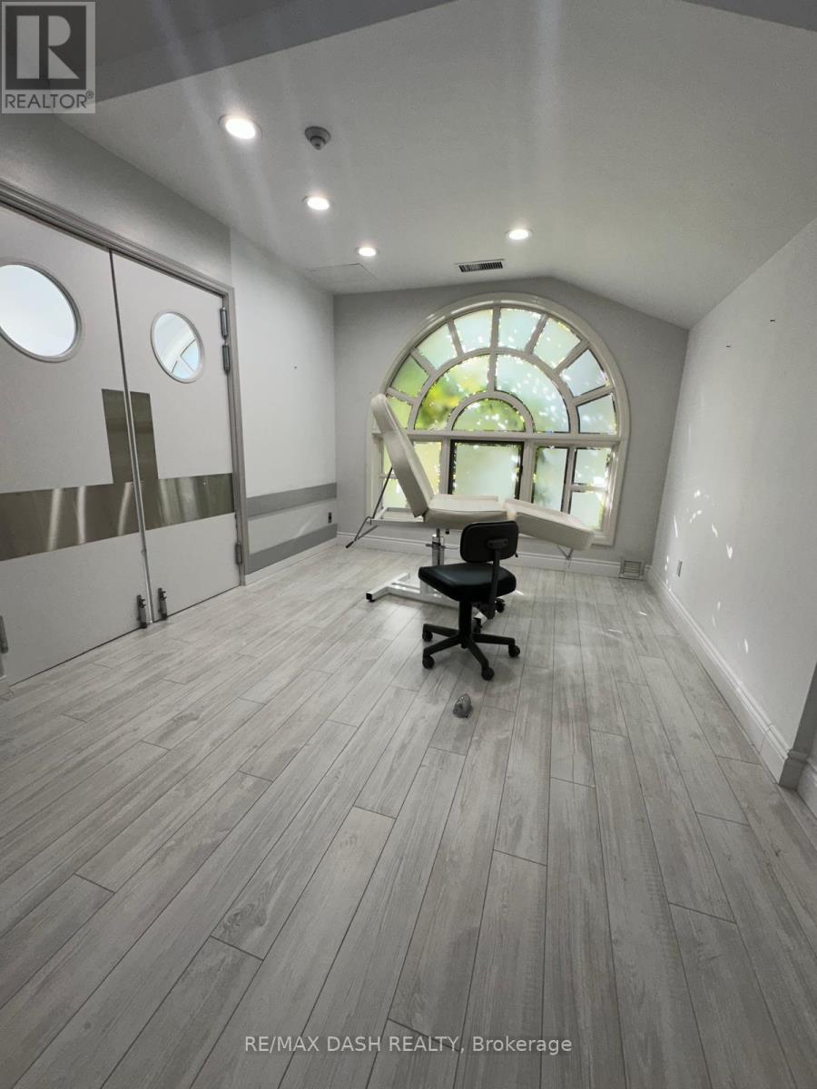 31 Alvin Avenue Property Photo 1