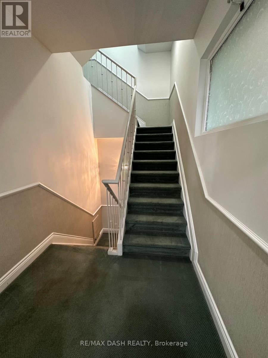 31 Alvin Avenue Property Photo 8