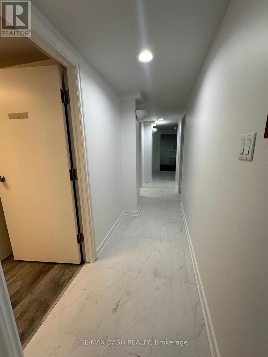 31 Alvin Avenue Property Photo 10