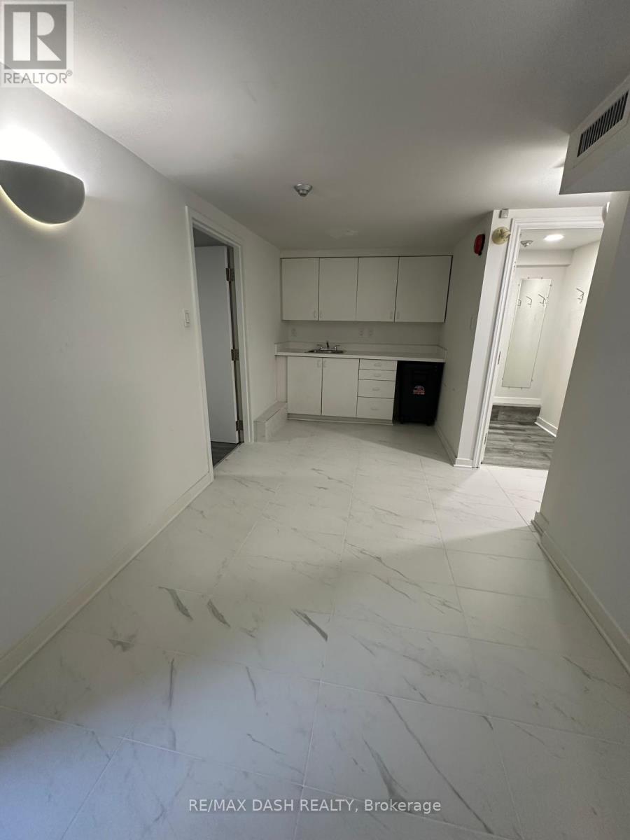 31 Alvin Avenue Property Photo 11