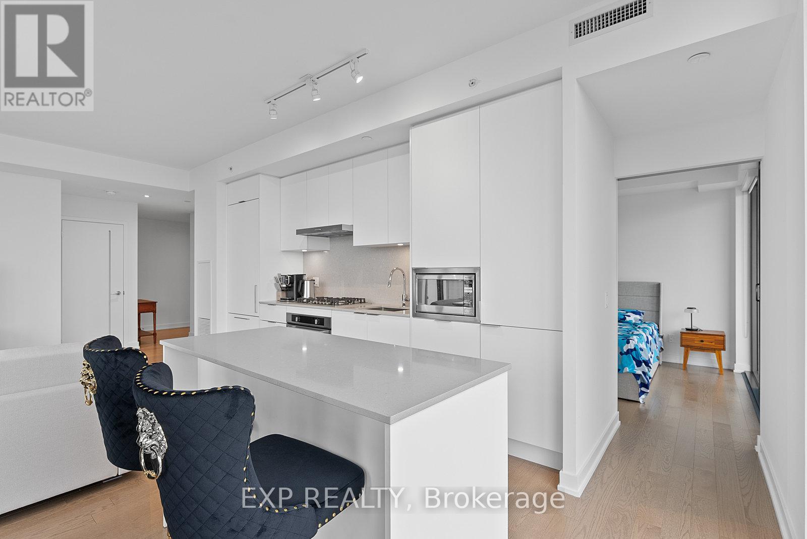 4011 - 20 Lombard Street Property Photo 12