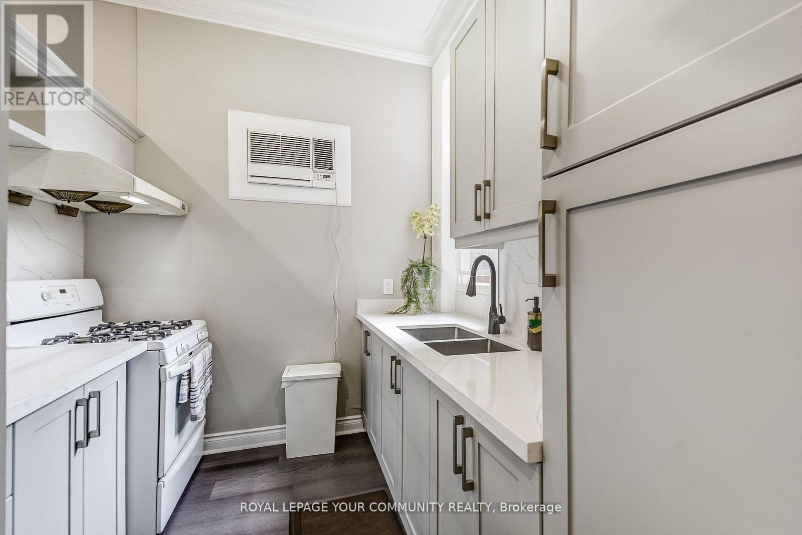 312 Seaton Street Property Photo 7