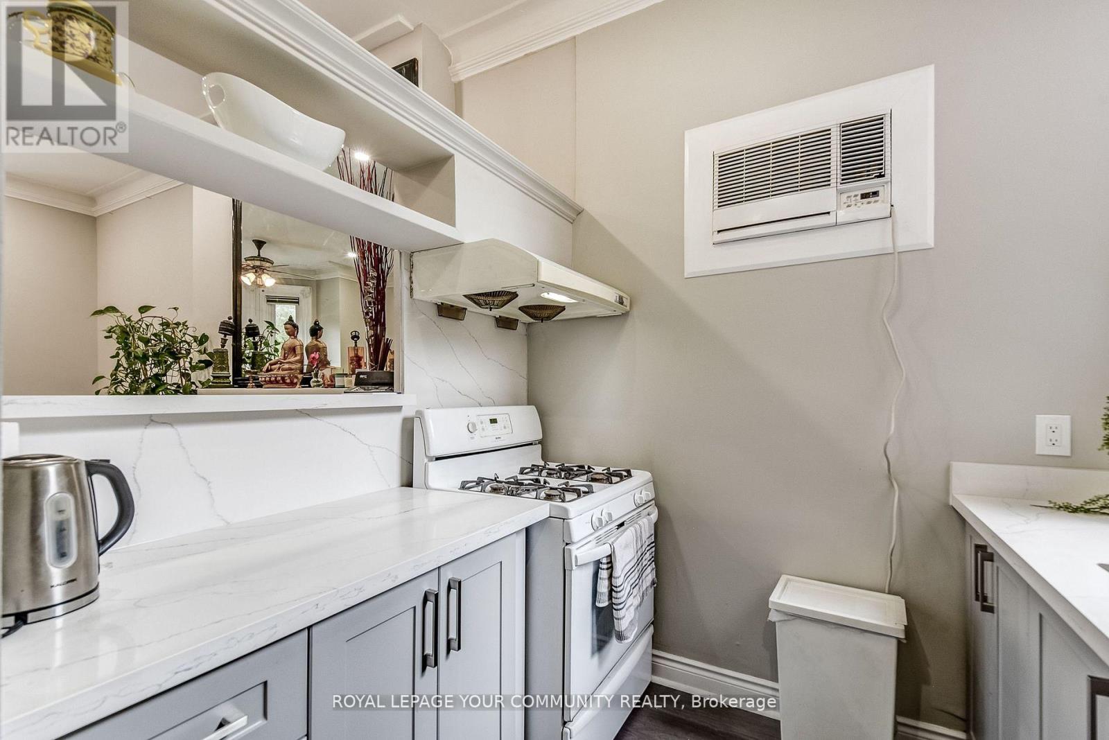 312 Seaton Street Property Photo 8