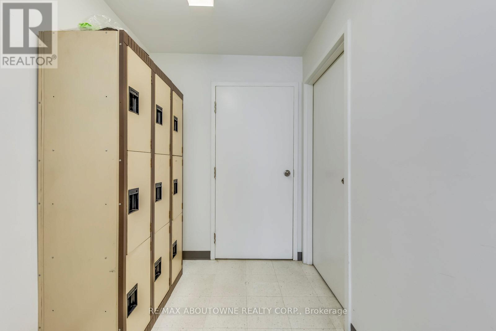 2 Fl - 454 Dundas Street W Property Photo 8