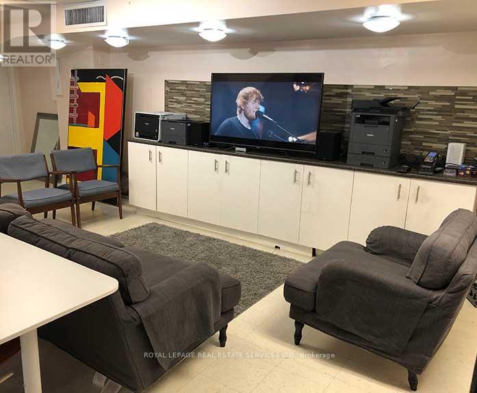 2 - 170 Eglinton Avenue E Property Photo 4