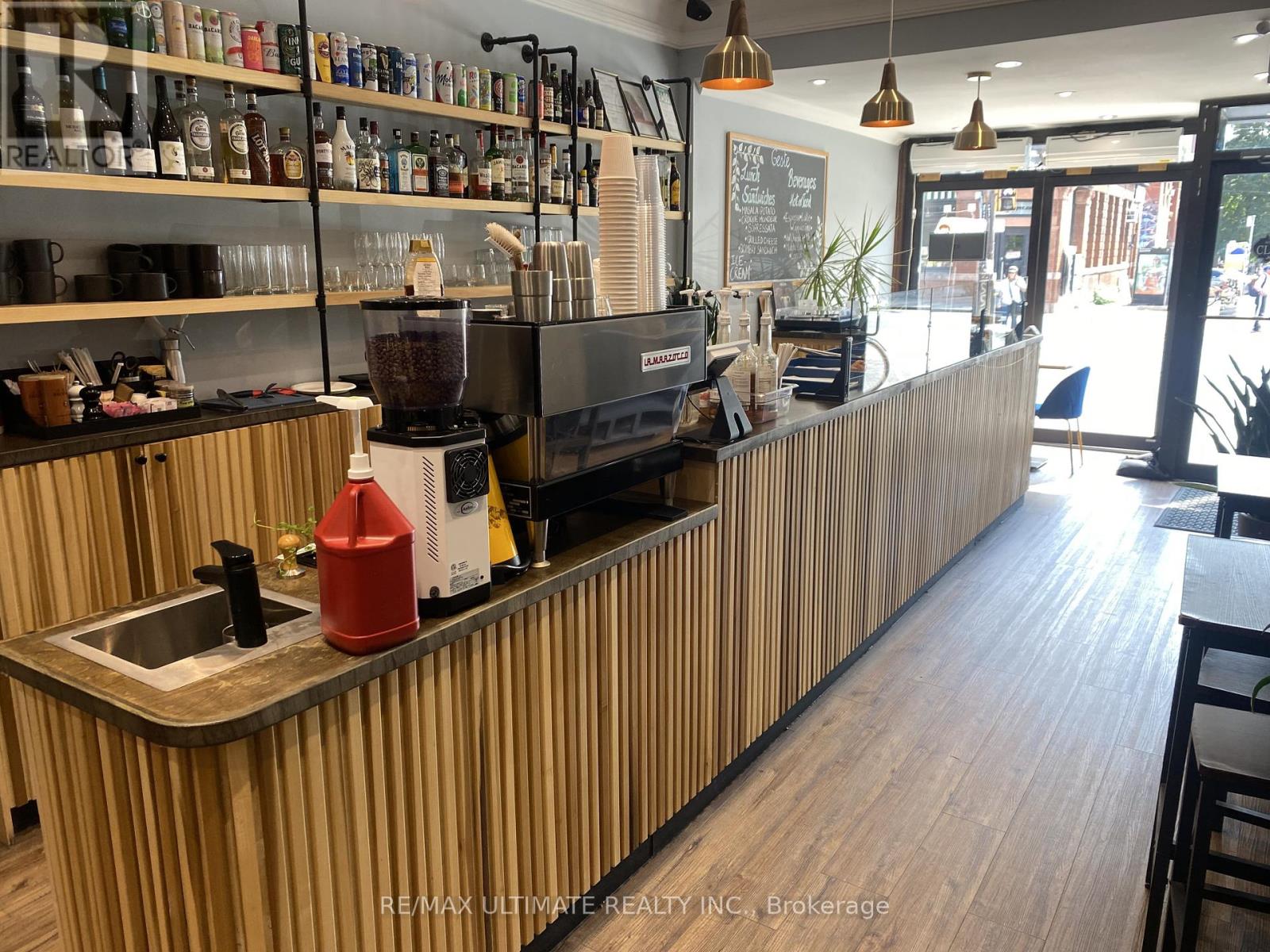 506 Queen Street W Property Photo 1
