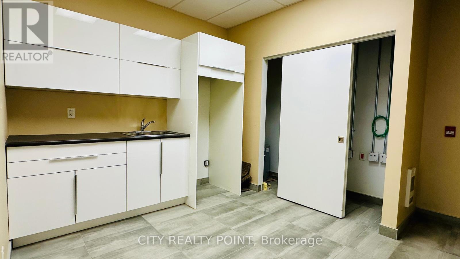 7 - 1500 Bathurst Street Property Photo 11