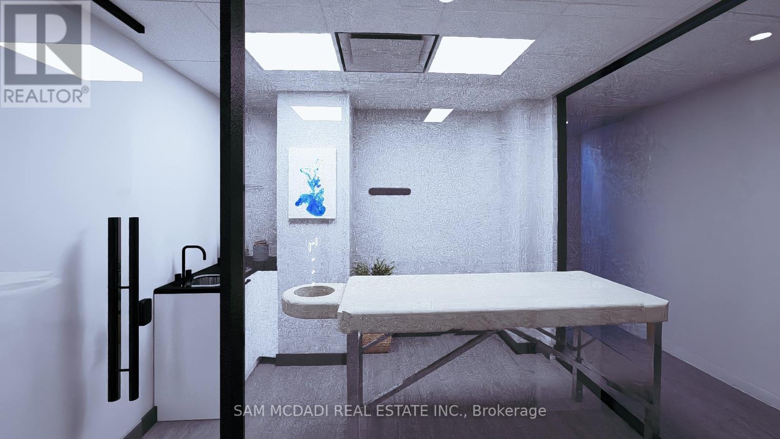 121 - 614 FLEET STREET Property Photo 1