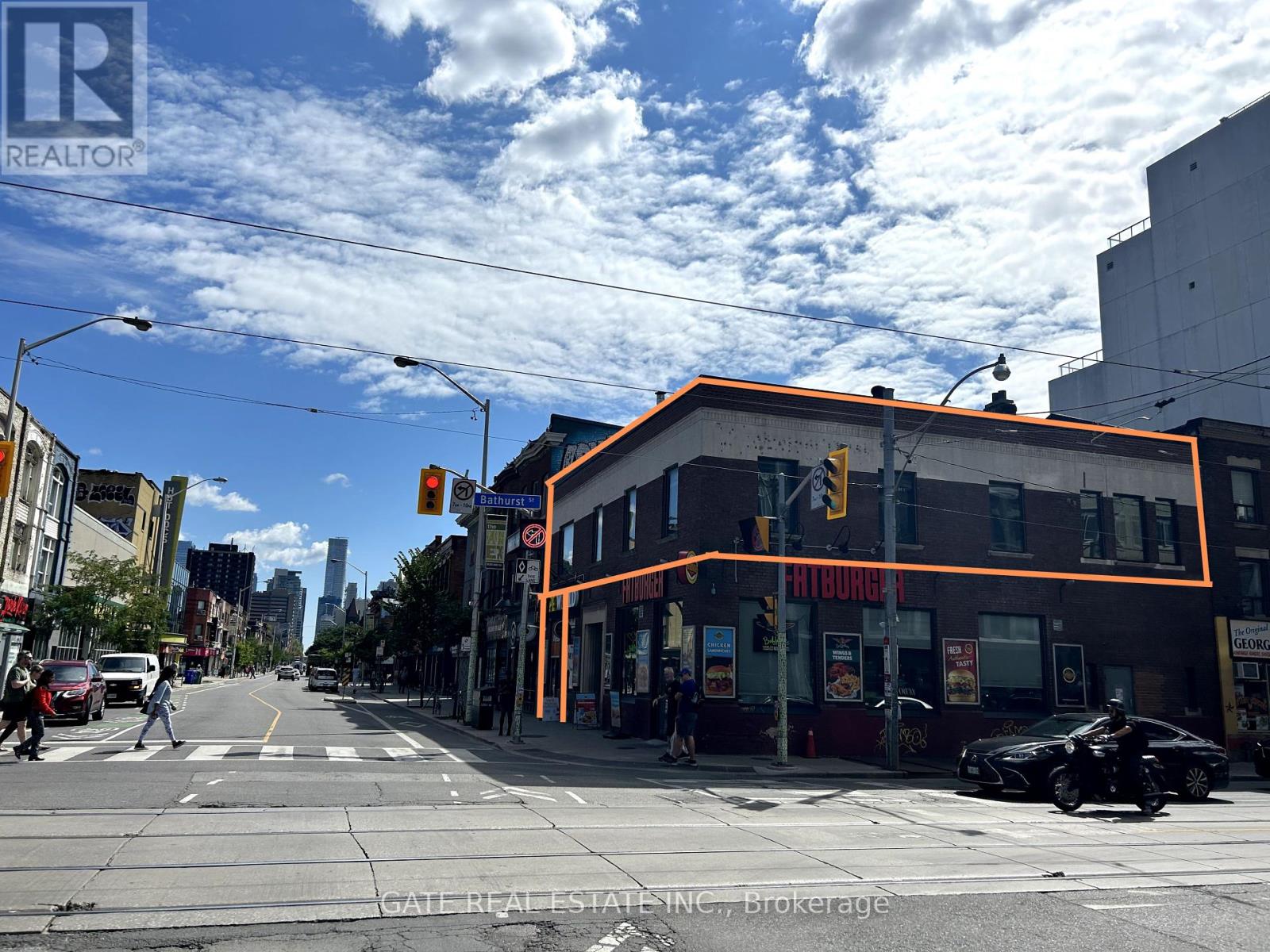 565 Bloor Street W Property Photo 1