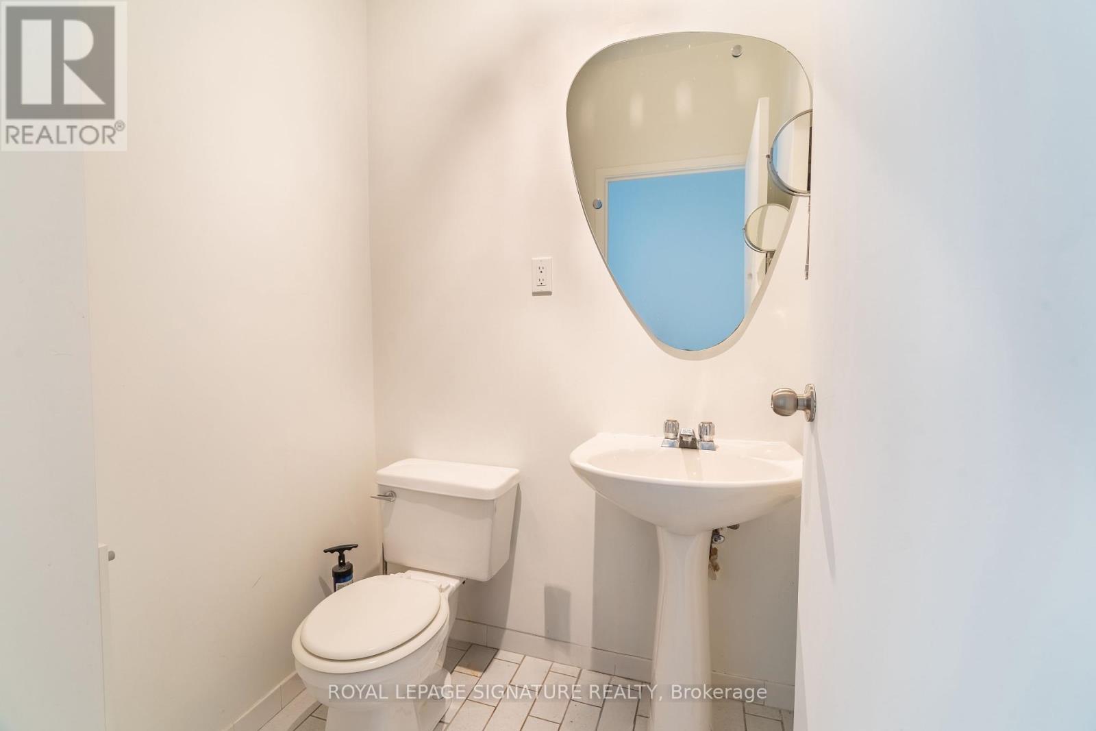 2 - 214 Avenue Road Property Photo 10