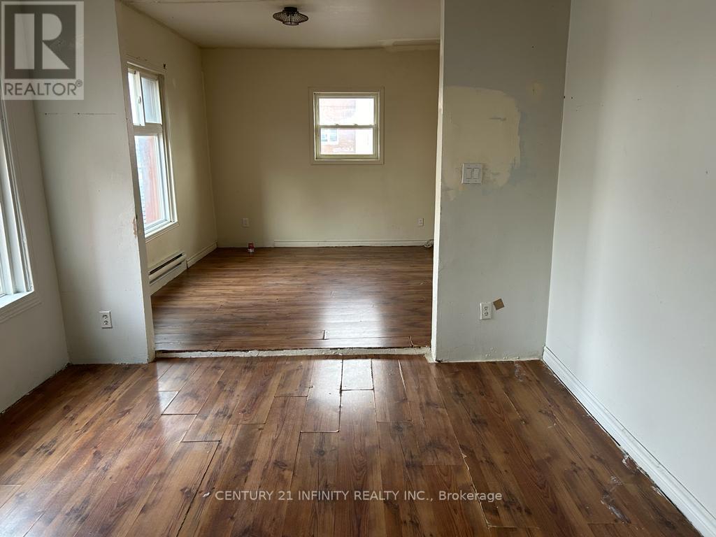 1 - 134 Simcoe Street S Property Photo 1