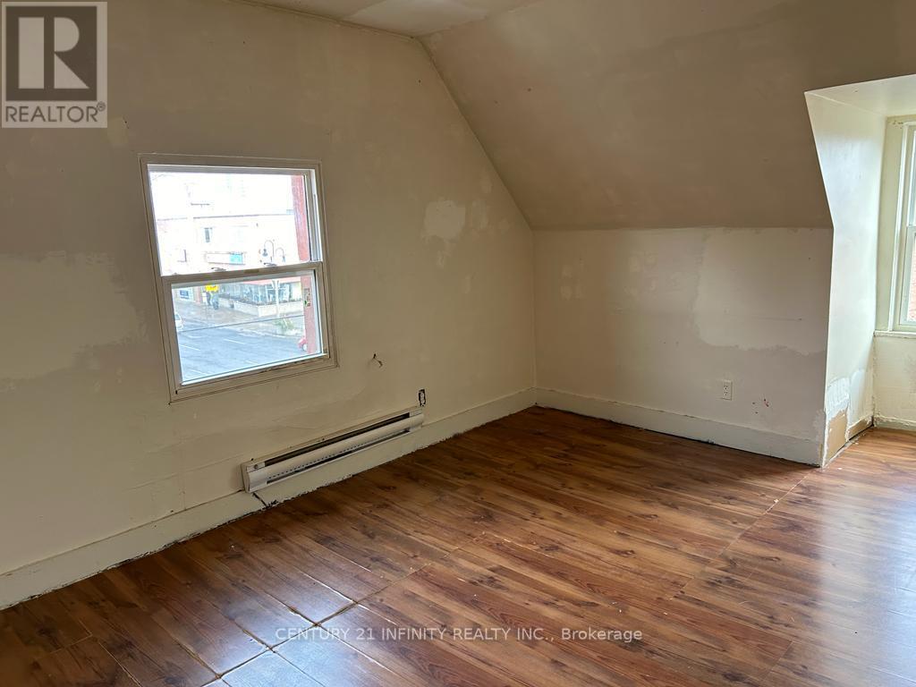 1 - 134 Simcoe Street S Property Photo 4