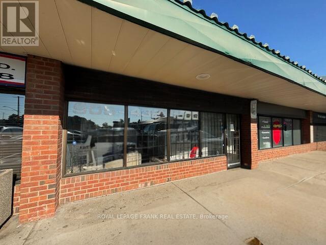 8 - 400 King Street W Property Photo 2