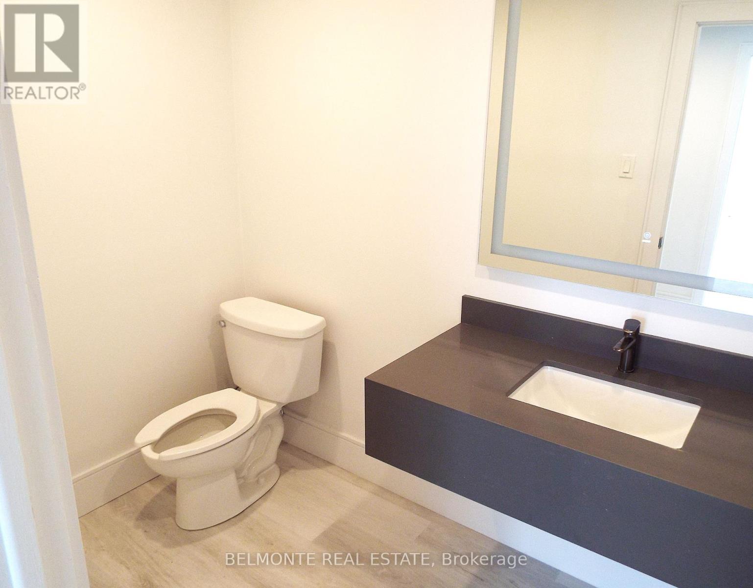 944 Simcoe Street N Property Photo 9