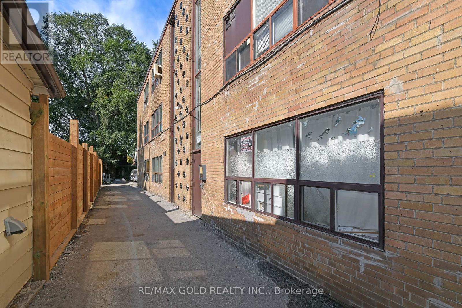 156 Barrington Avenue Property Photo 3