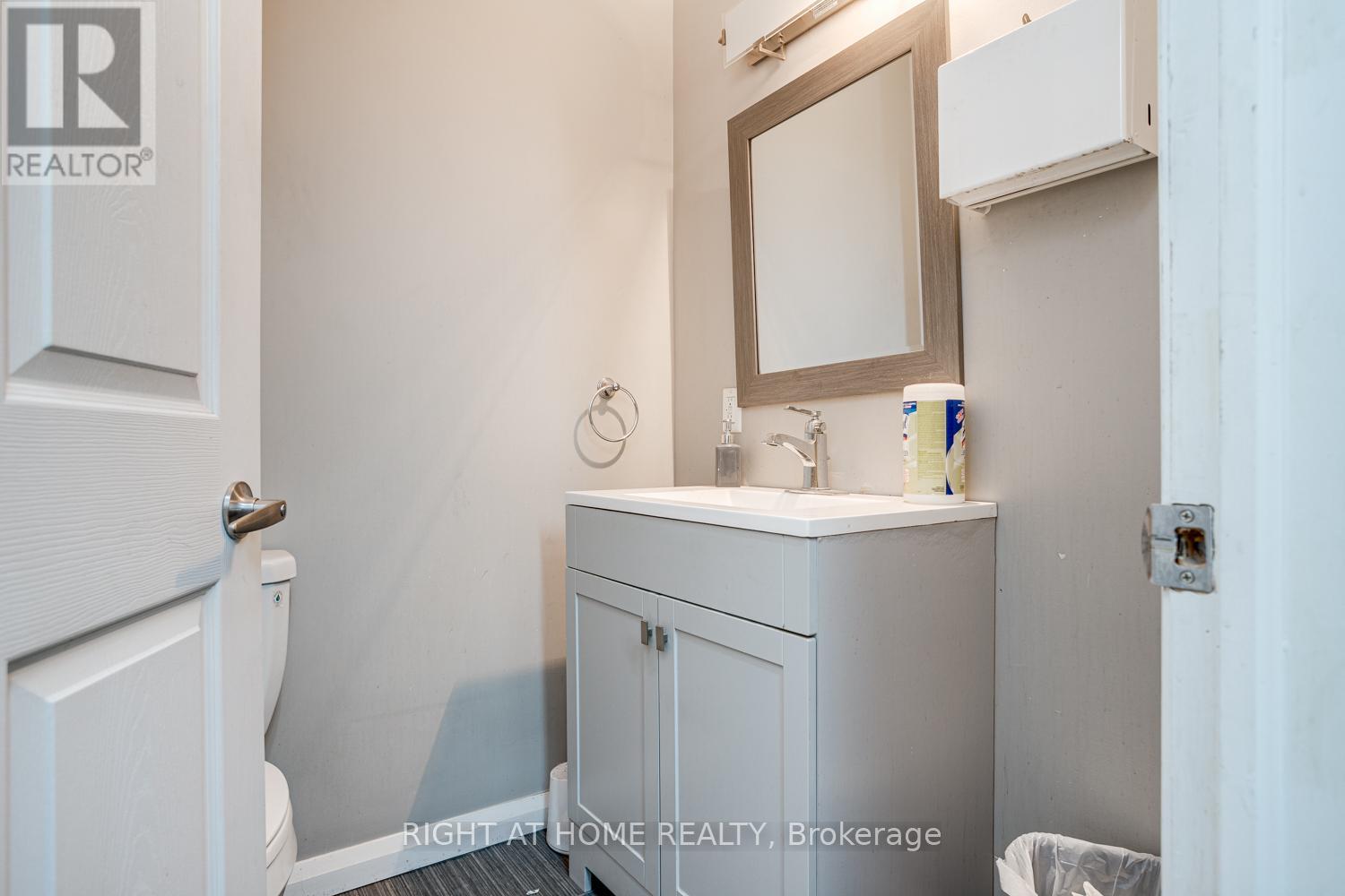 14 - 1472 Thornton Road N Property Photo 17