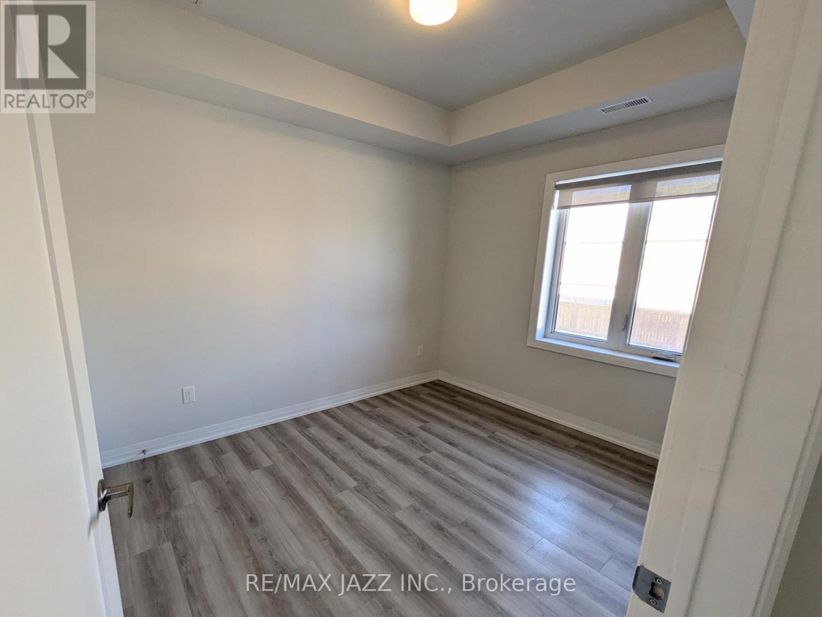 202 - 750 King Street E Property Photo 11