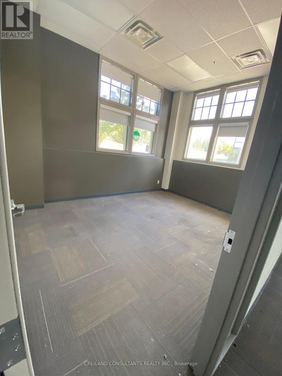 Unit D - 2069 Simcoe Street N Property Photo 5
