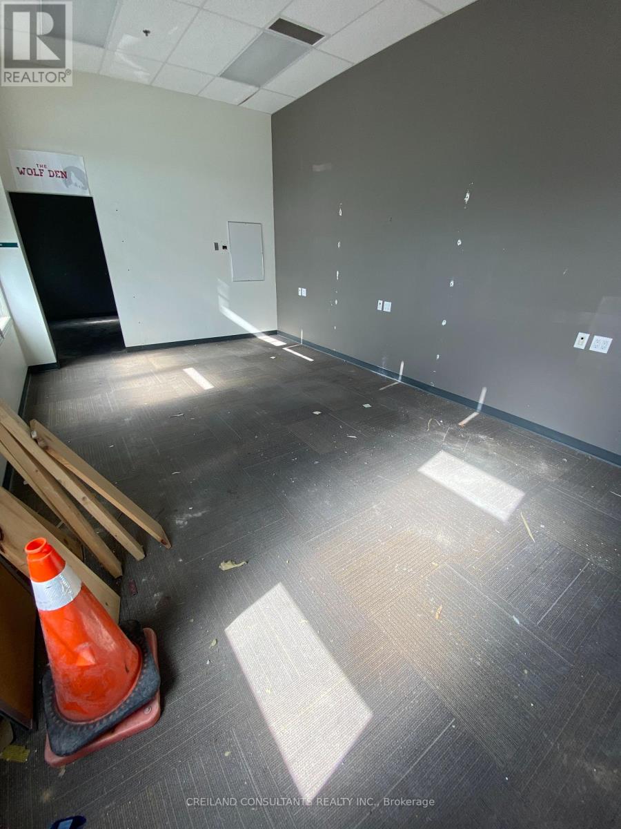 Unit D - 2069 Simcoe Street N Property Photo 8