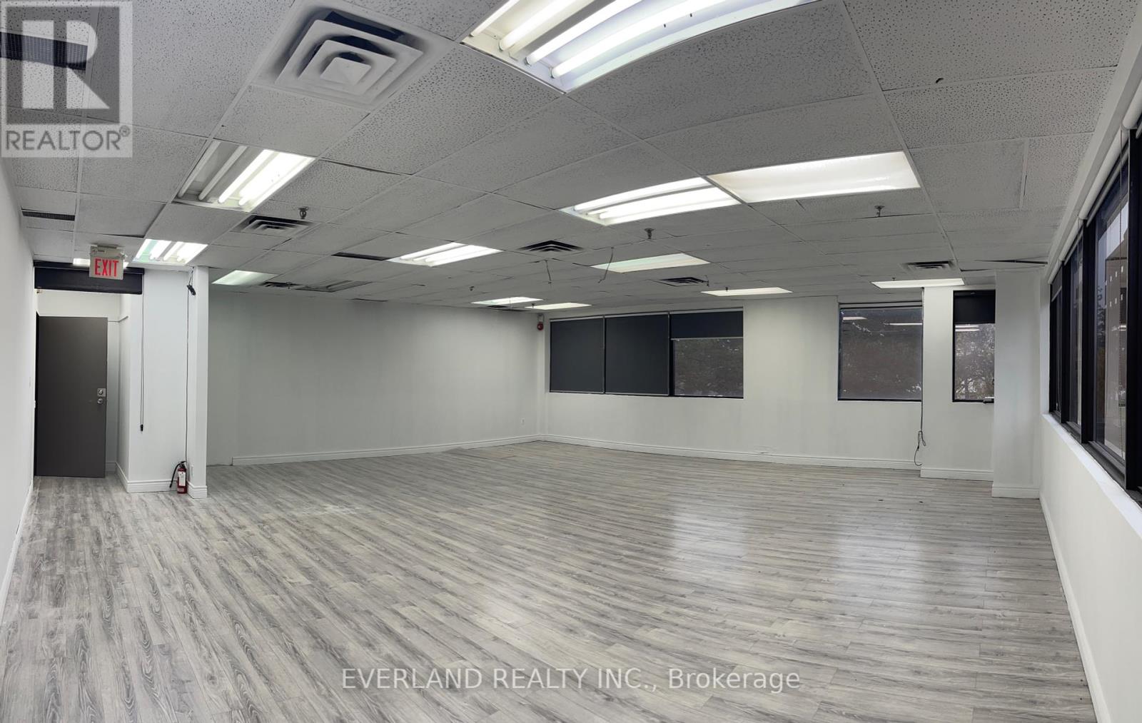 218 - 3447 Kennedy Road Property Photo 2