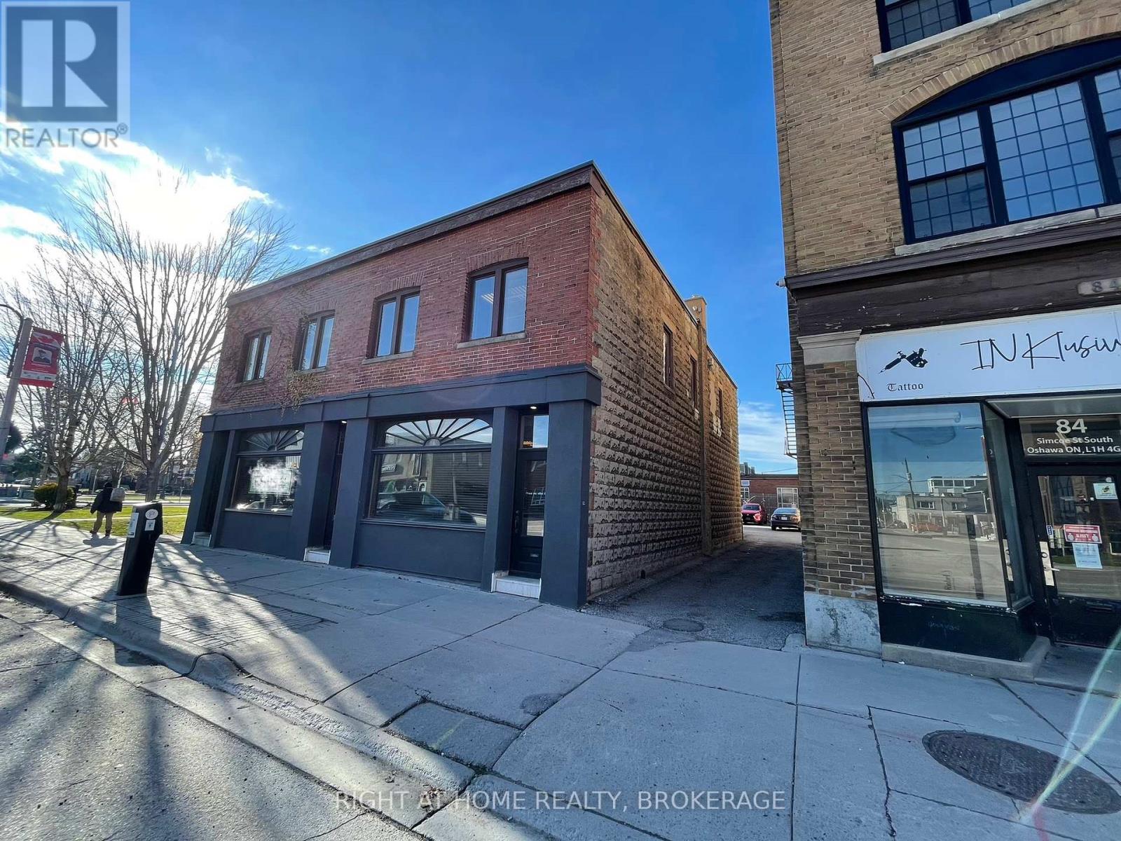 90 Simcoe Street S Property Photo 1