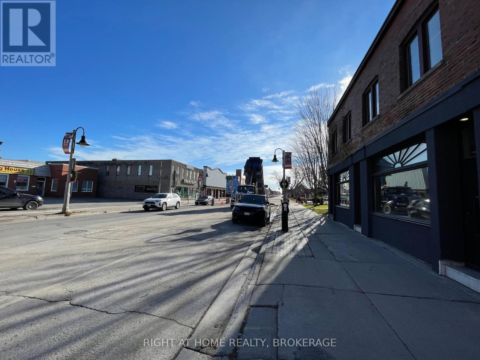 90 Simcoe Street S Property Photo 5