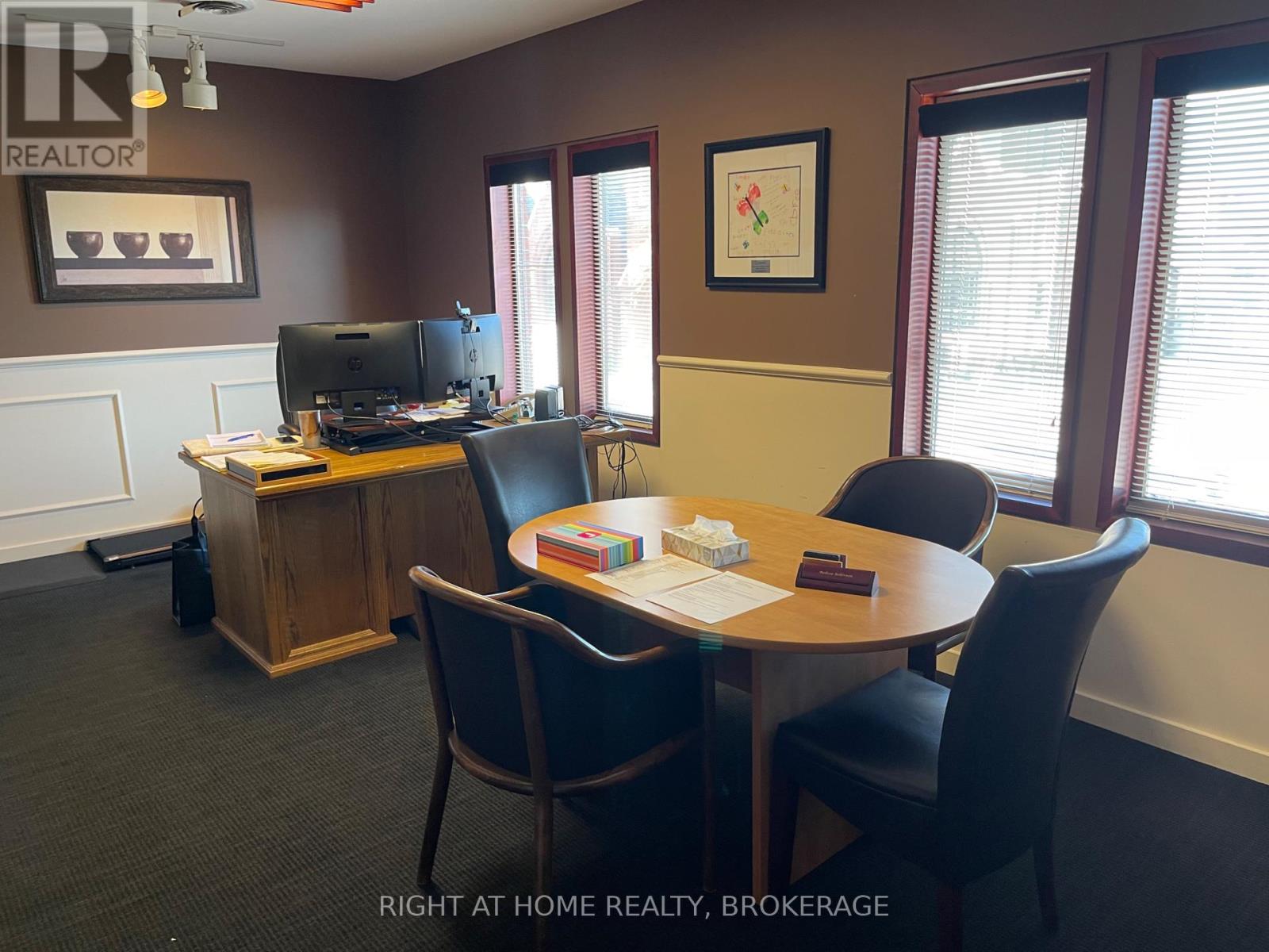 90 Simcoe Street S Property Photo 23