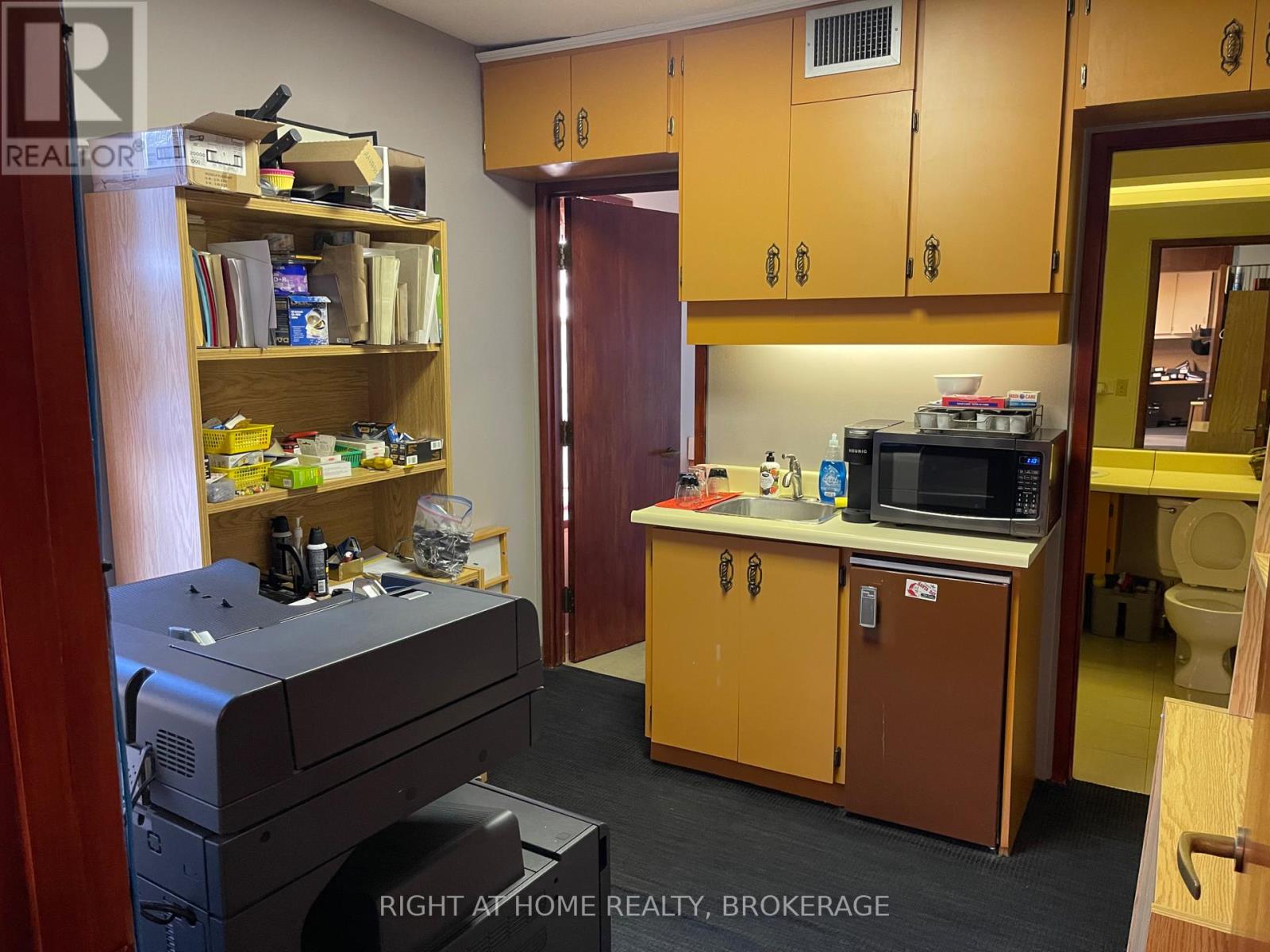 90 Simcoe Street S Property Photo 28