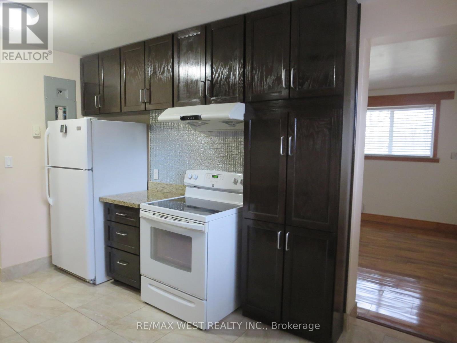 41 - 429 Austen Court Property Photo 4