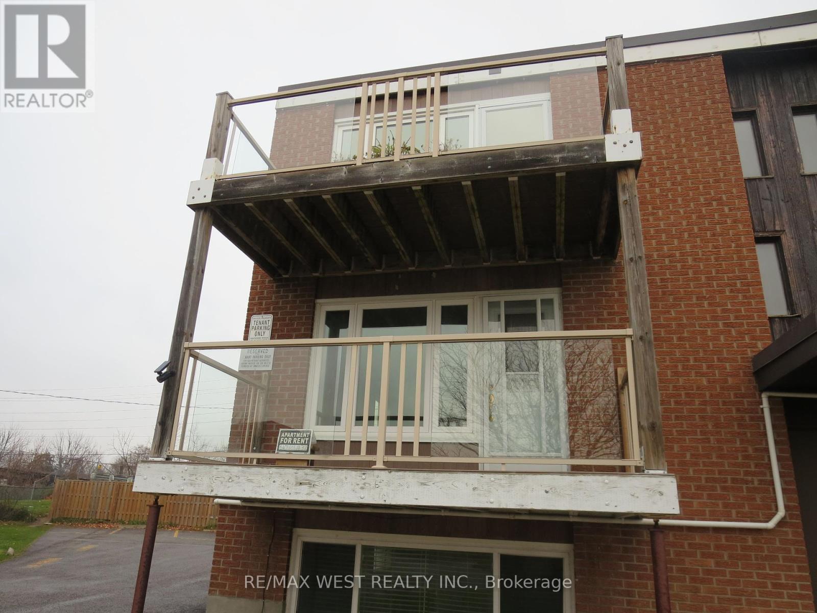 42 - 429 AUSTEN CRESCENT Property Photo 1