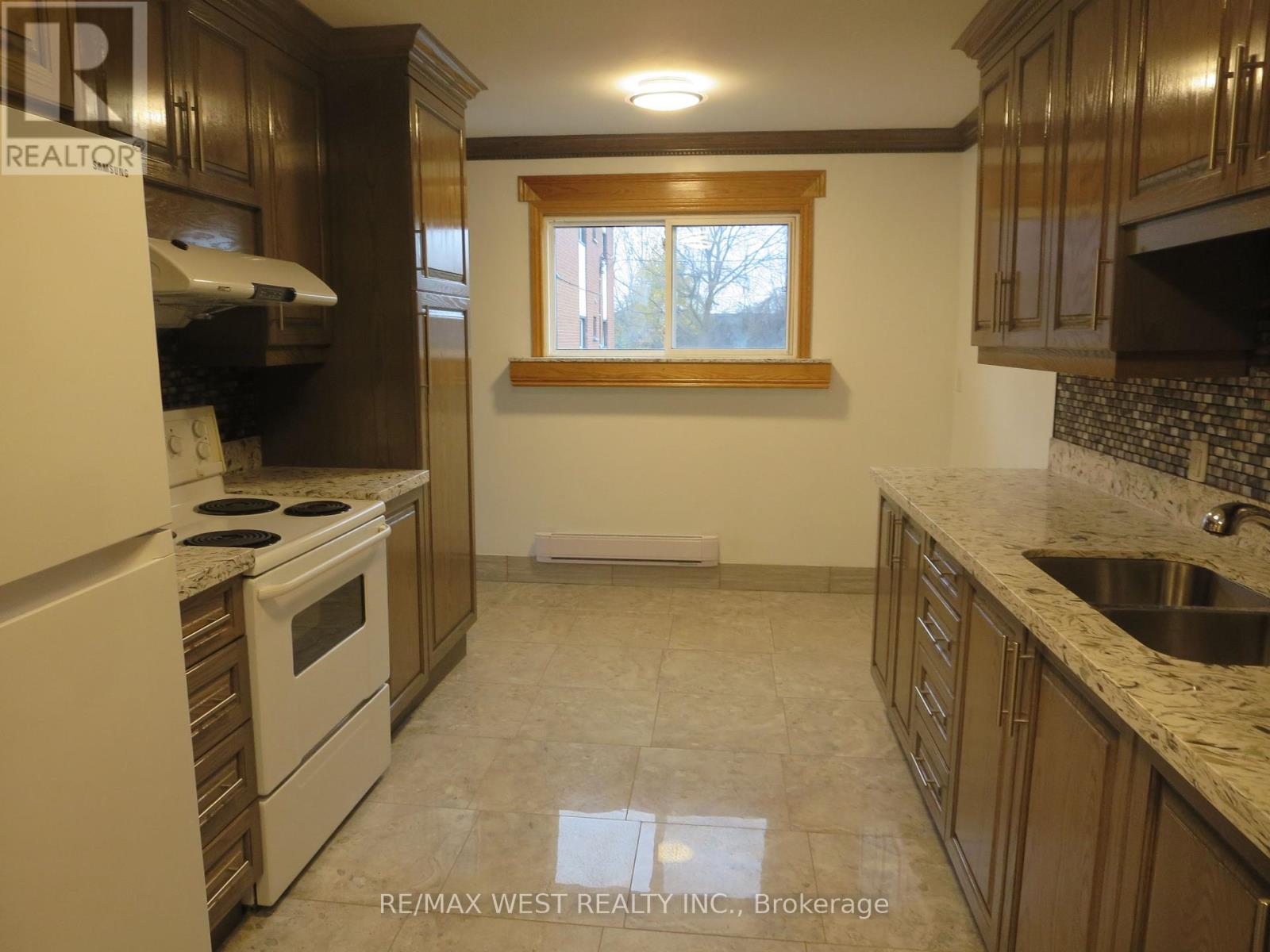 42 - 429 Austen Crescent Property Photo 7