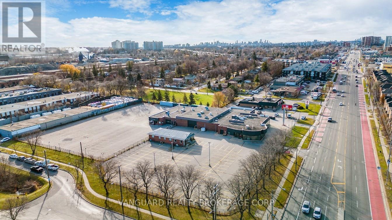2851 Eglinton Avenue E Property Photo 3