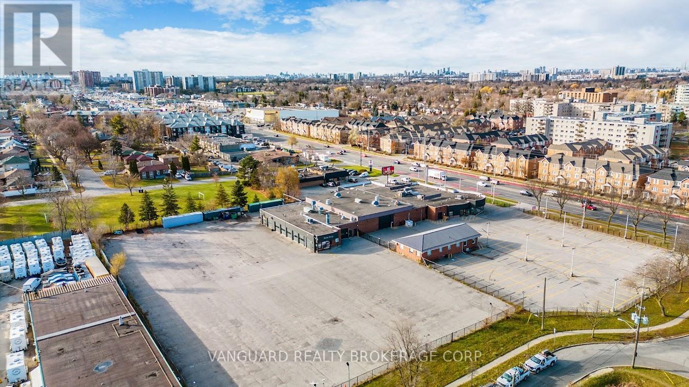 2851 Eglinton Avenue E Property Photo 4