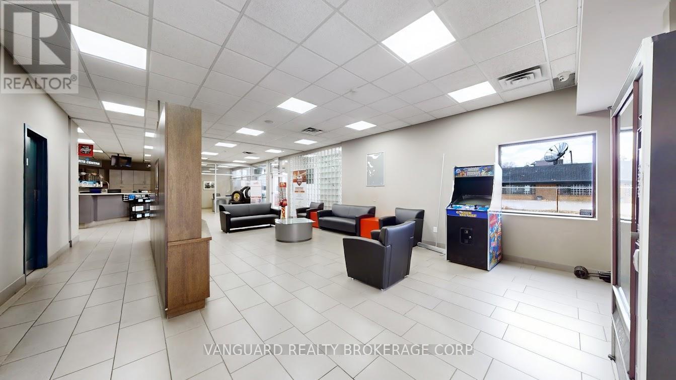2851 Eglinton Avenue E Property Photo 17