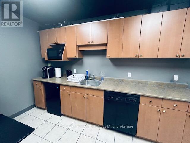 212/214 - 114 Dundas Street E Property Photo 11
