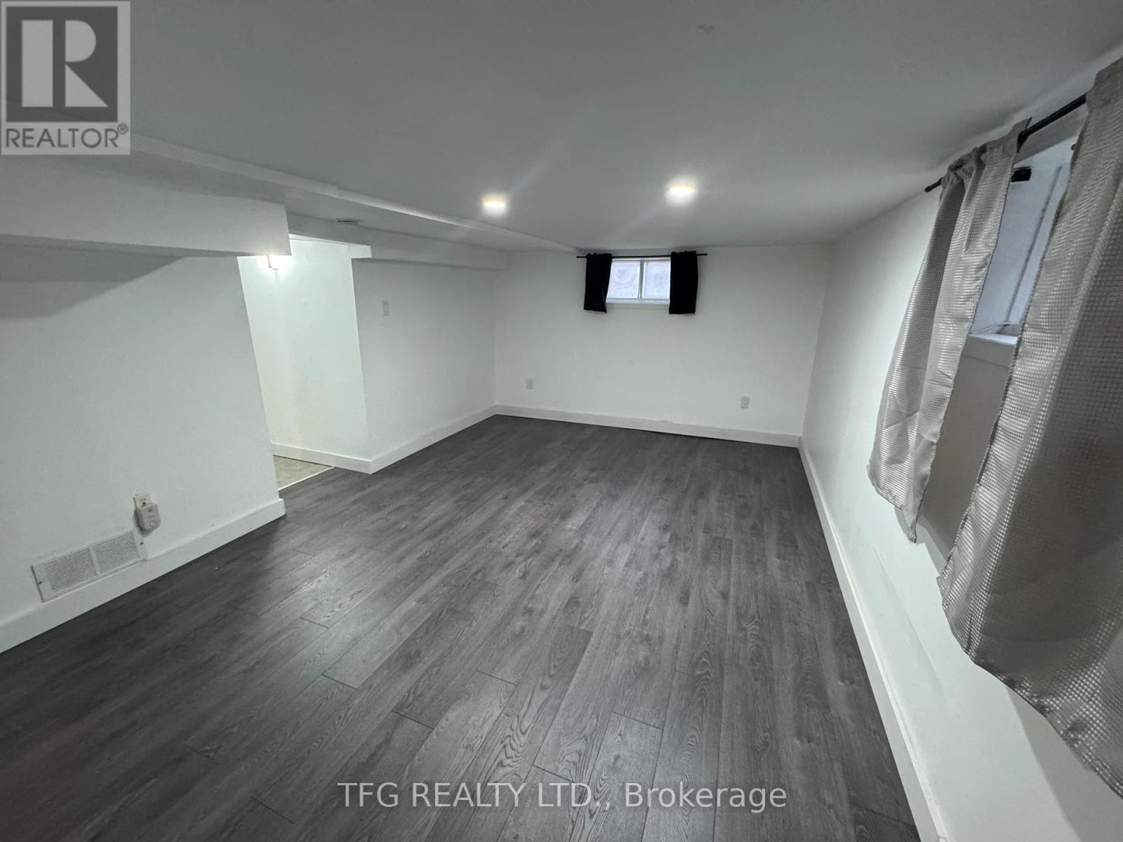 3 - 156 Adelaide Avenue E Property Photo 2
