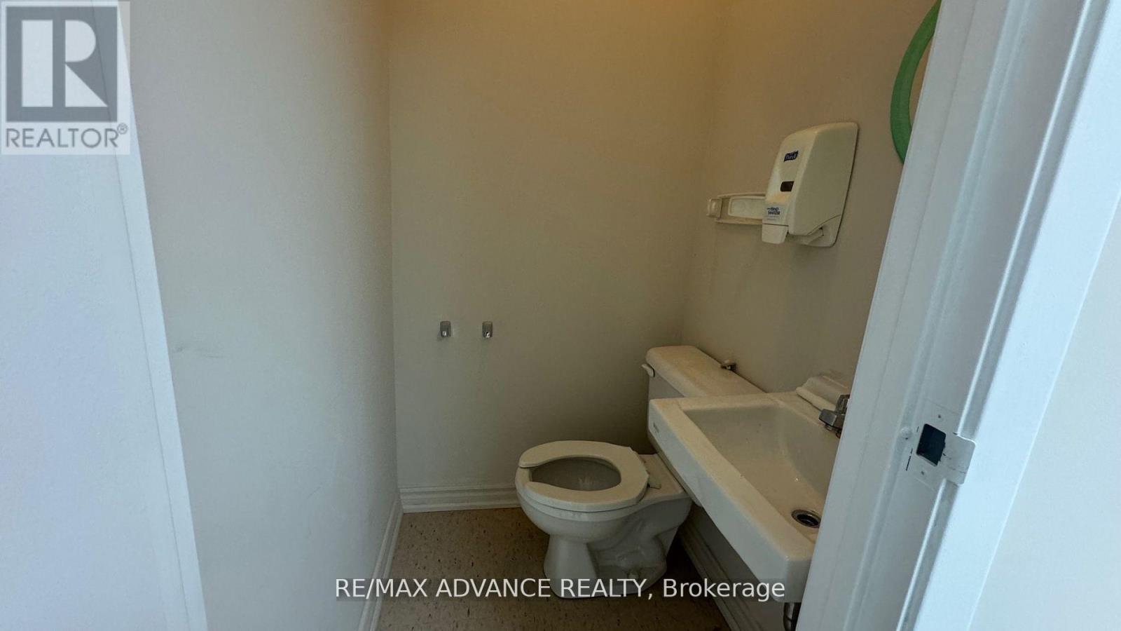 Unit 6 - 4245 Sheppard Avenue E Property Photo 7